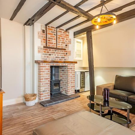 Pass The Keys Renovated Apartment In The Centre Of カンタベリー エクステリア 写真