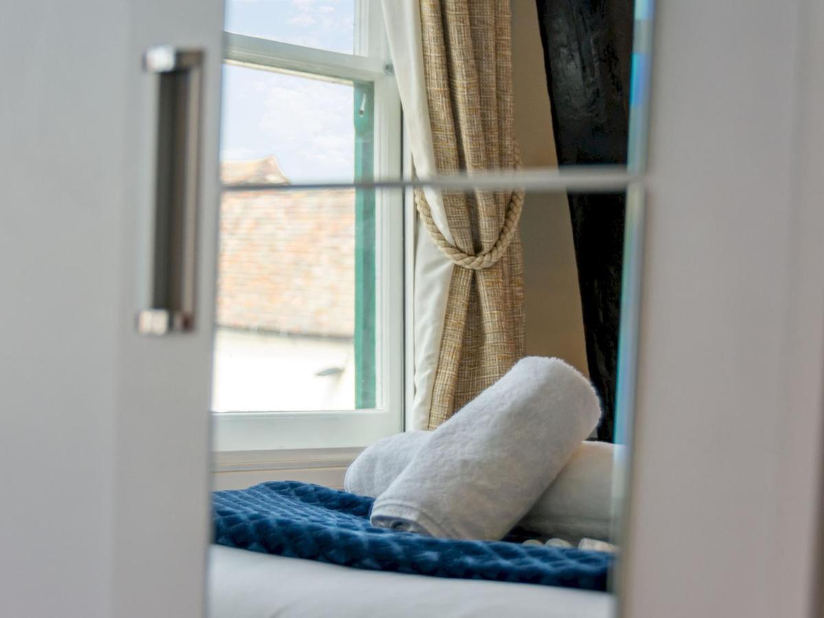 Pass The Keys Renovated Apartment In The Centre Of カンタベリー エクステリア 写真